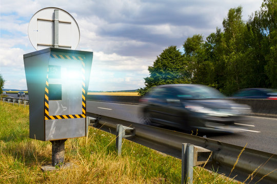 Automatic speed camera