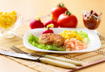 Chicken cutlets with canned corn and shrimp.