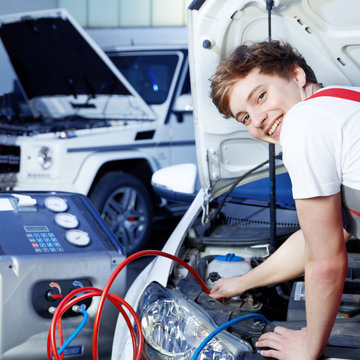 Checking the air handling unit of a car 
