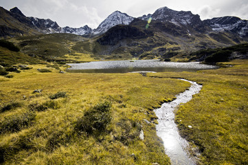 Zufluss zum Gebirgssee