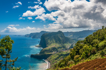 Adlerfelsen an der Nordküste bei Faial; Madeira; Portugal