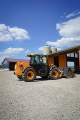 Landtechnik - Radlader auf Bauernhof