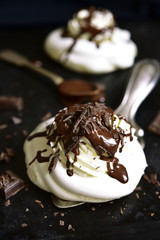 Meringue cake 