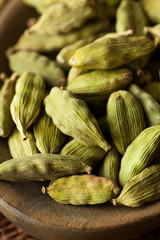 Raw Organic Cardamom Pods