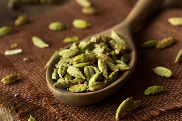 Raw Organic Cardamom Pods
