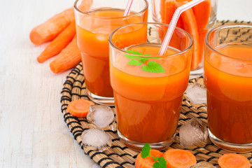 Carrot juice with pulp, ice and mint