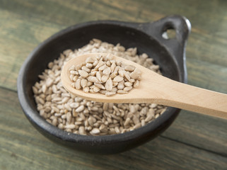 Nutritious sunflower seeds hulling