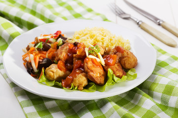 Fried chicken pieces in batter with sweet and sour sauce