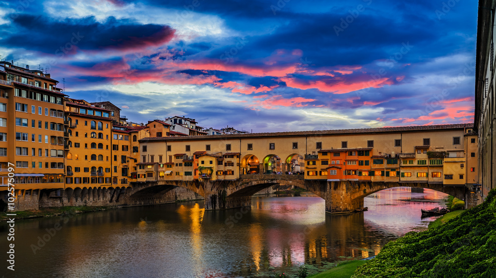 Wall mural beautiful sunset view of bridge ponte vecchio, florence, italy