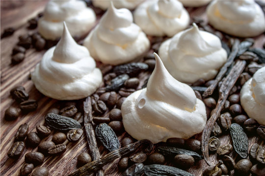 White Meringue with coffee, vanilla and tonka bean