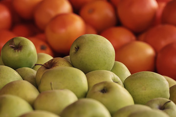 Fresh yellow apples and grape-fruits
