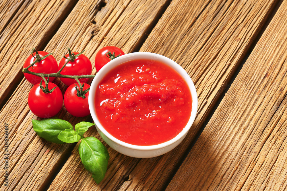 Wall mural tomato puree