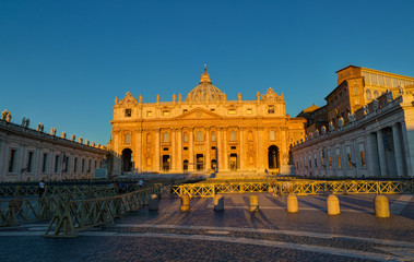 Fototapeta na wymiar St Peters Cathedral early in the morning in Vatican