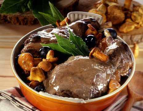 Civet de li&egrave;vre en cocotte