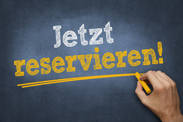 Jetzt reservieren - Text auf Tafel