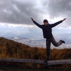 Fototapeta na wymiar touriste en haut de Quito