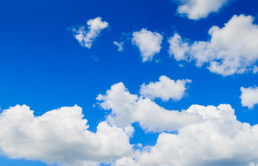 Obraz premium Blue sky with tiny clouds