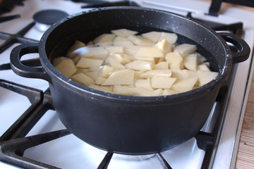 Potatoes in a saucepan on a gas hob