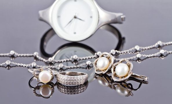Set of silver jewelry with pearls and women's watches