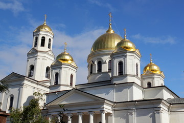 Fototapeta na wymiar Christian cathedral. / Alexander Nevsky Cathedral in Simferopol. Crimea.