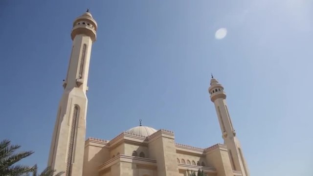 Al Fateh Grand Mosque in Manama, Bahrain Tilt Up 02