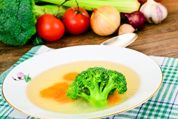 Chicken Broth with Broccoli and Carrots
