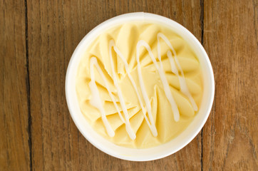 Vanilla Italian ice cream tub
