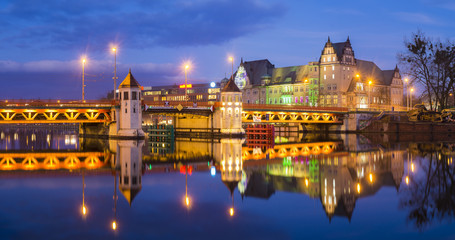 Fototapeta na wymiar panorama nocnego Szczecina