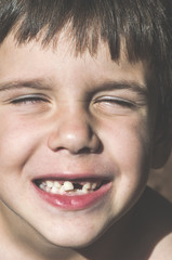 Obraz premium Child shows missing teeth