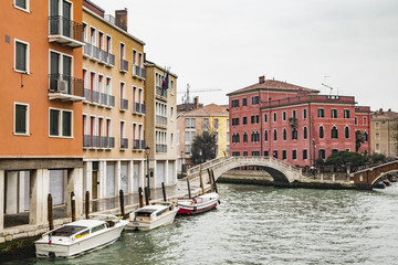 Fototapeta na wymiar ponte di venezia ponti strada viagondola