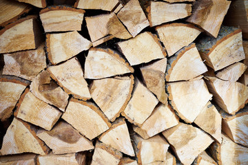Logs of slitted wood for heating / pieces of oak and beech