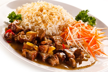 Roasted meat, white rice and vegetables 