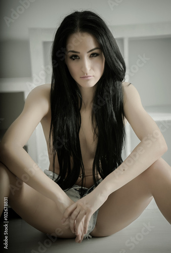 MILF CALIENTE POLLITO BLANCO Top-less chicas