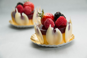  Blueberry cheese cake on top fresh berry