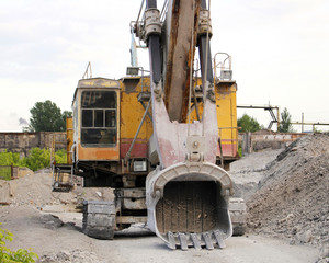 Career hydraulic excavator

