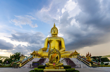 Fototapeta na wymiar The Biggest Buddha statue at Wat Muang Ang thong temple in Thailand