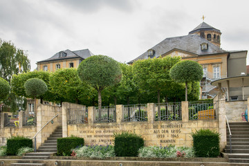 Fototapeta na wymiar La-Spezia-Platz mit altem Schloss in Bayreuth, Oberfranken