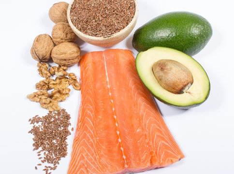 Sources of omega 3 fatty acids: flaxseeds, avocado, salmon and walnuts