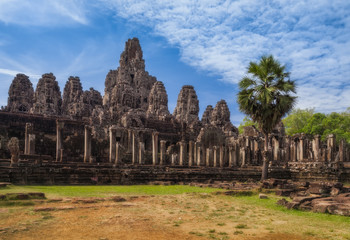 Fototapeta premium SIEM REAP, CAMBODIA. Famous Bayon temple inside Angkor Thom complex