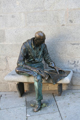 Estatua Hombre Leyendo