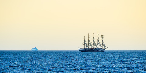 Windjammer und Ozeanriese Begegnung auf See