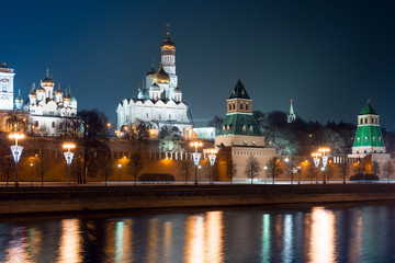 Fototapeta na wymiar View to embankment of the river, Moscow Kremlin and The Ivan the Great Bell-Tower complex from another side of the river in the night, autumn 2015
