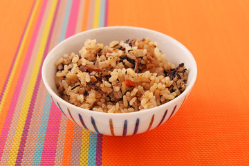 沖縄伝統料理のジューシー