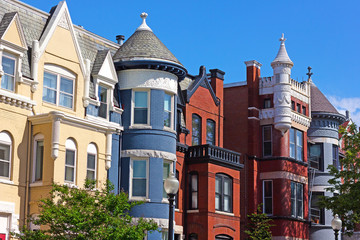 Luxury townhouses near Dupont Circle in Washington DC. Residential architecture of Washington DC, USA. - 102702029