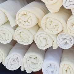 Obraz na płótnie Canvas Rolled up white spa towels