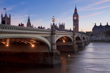Obraz premium London before sunset with Big Ben and Westminster in the background 