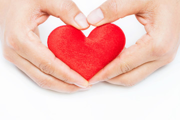 Obraz premium Czerwone serce w ręce na białym tle.
