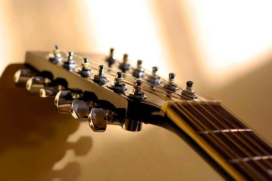 Twelve-string guitar