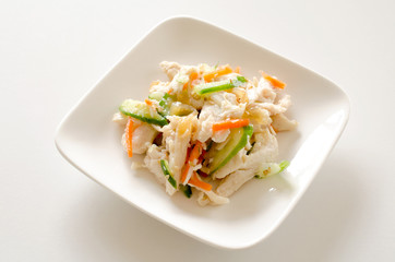 蒸し鶏とくらげの中華和え