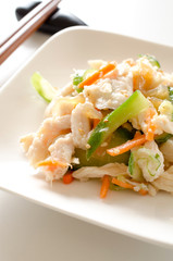 蒸し鶏とくらげの中華和え